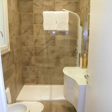 Modern House + 2 Free Bikes, Historical Center Of شقة